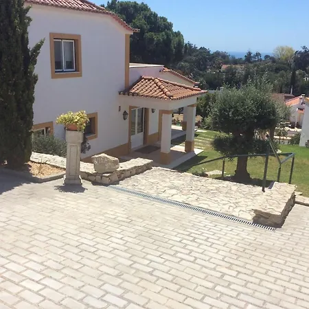 Villa With Private Pool Near Costa Da Caparica