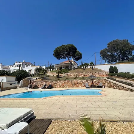 Villa With Private Pool Near Costa Da Caparica